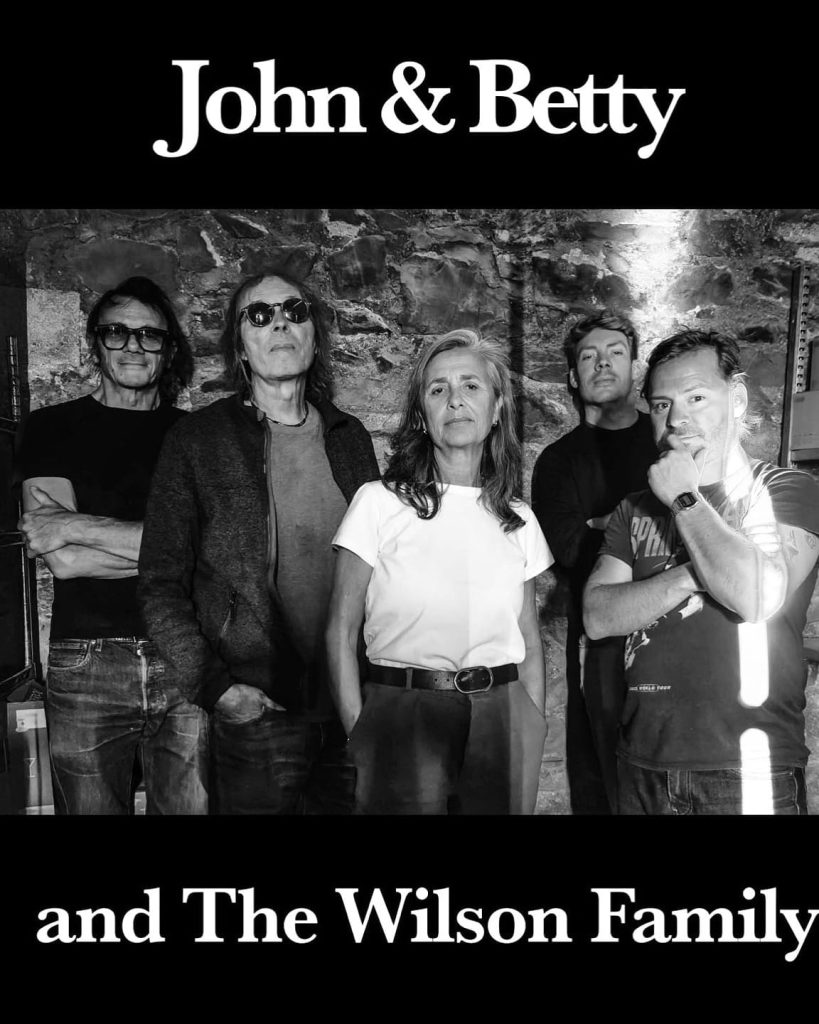 concert de John & Betty and The Wilson Family